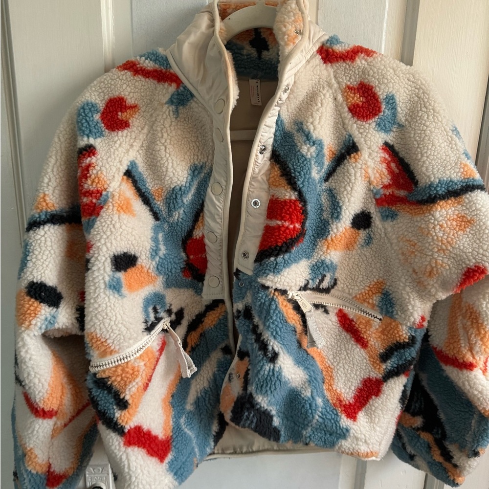 FREE PEOPLE MOVEMENT - Women’s XS Cream + Patterned button up